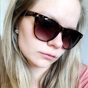 Tortoise Shell Sunnies